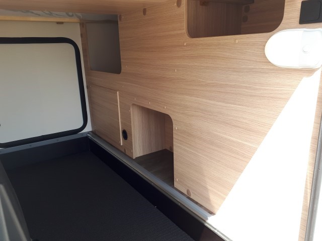 V66 garage liggend.JPG